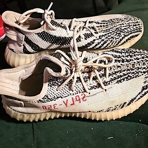 Yeezy Adidas Boost 350 V2 Zebra mens 9.5